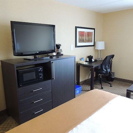 Holiday Inn Express Hamilton-Stoney Creek Екстер'єр фото