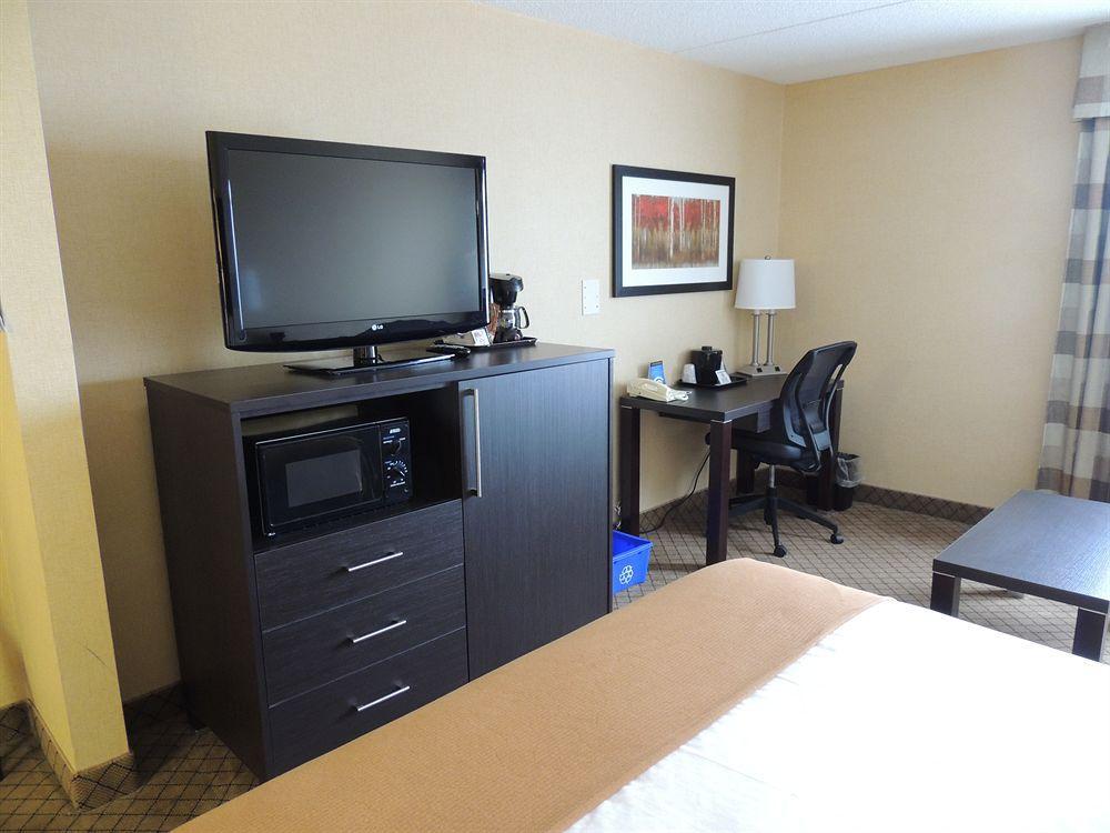 Holiday Inn Express Hamilton-Stoney Creek Екстер'єр фото