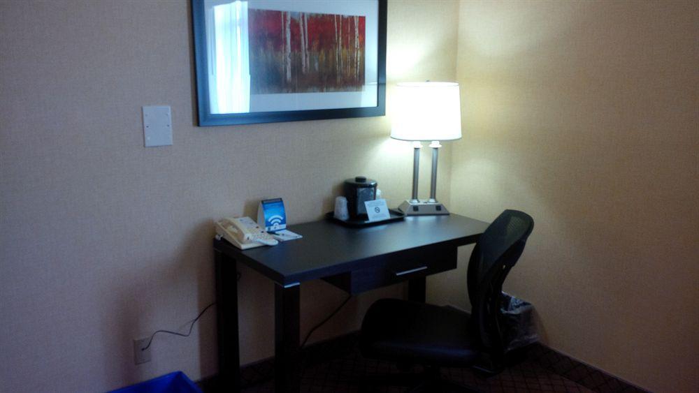 Holiday Inn Express Hamilton-Stoney Creek Екстер'єр фото