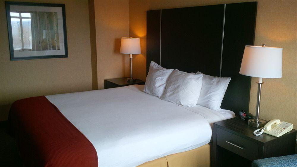 Holiday Inn Express Hamilton-Stoney Creek Екстер'єр фото