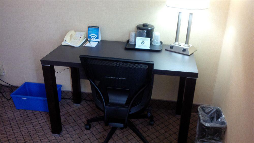 Holiday Inn Express Hamilton-Stoney Creek Екстер'єр фото
