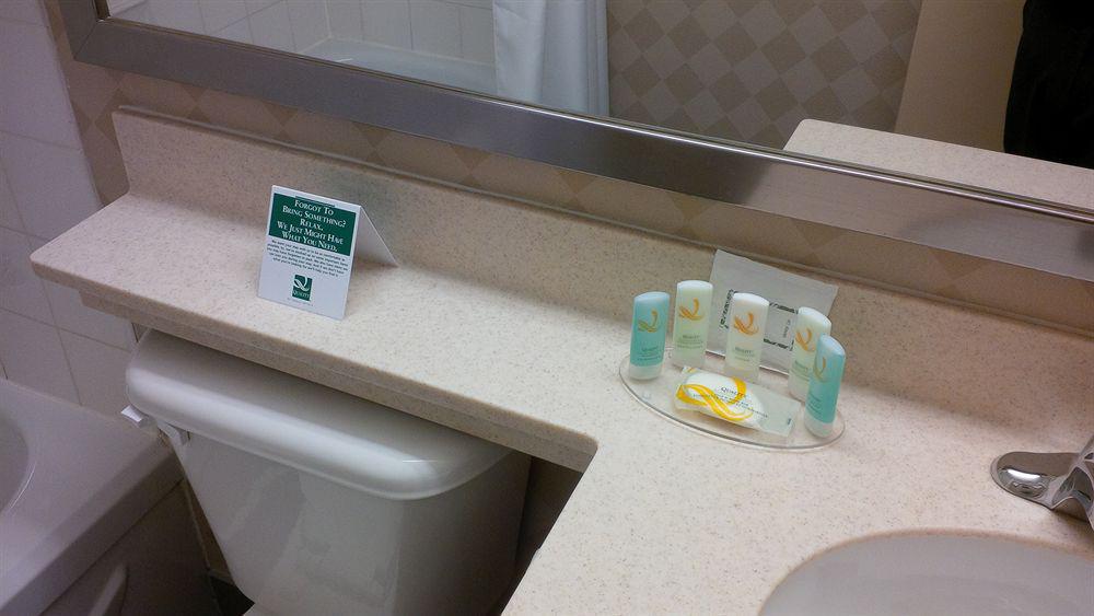 Holiday Inn Express Hamilton-Stoney Creek Екстер'єр фото