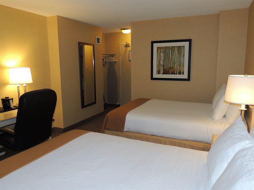 Holiday Inn Express Hamilton-Stoney Creek Екстер'єр фото